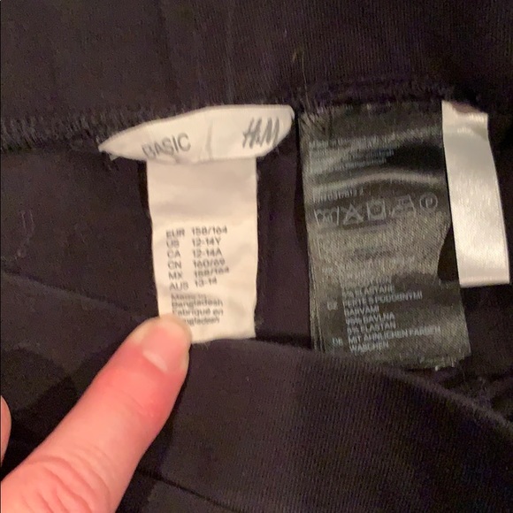 H&M basic black mini skirt - Picture 2 of 2